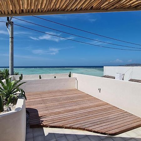 Shore Thing Gili Air Beachfront Apartment Ngoại thất bức ảnh