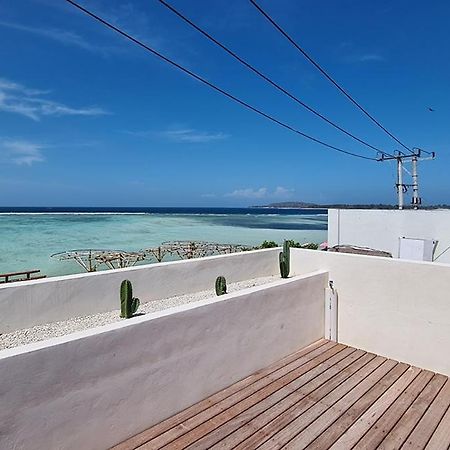 Shore Thing Gili Air Beachfront Apartment Ngoại thất bức ảnh