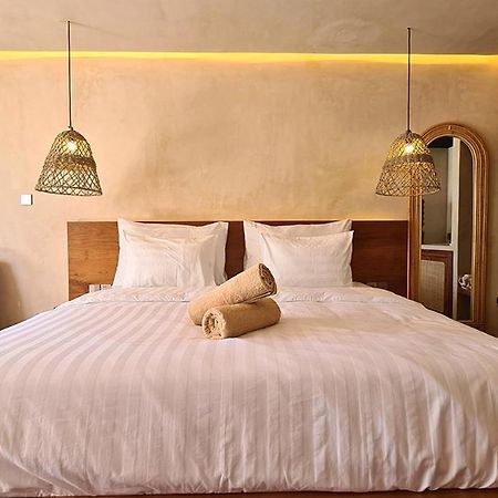 Shore Thing Gili Air Beachfront Apartment Ngoại thất bức ảnh