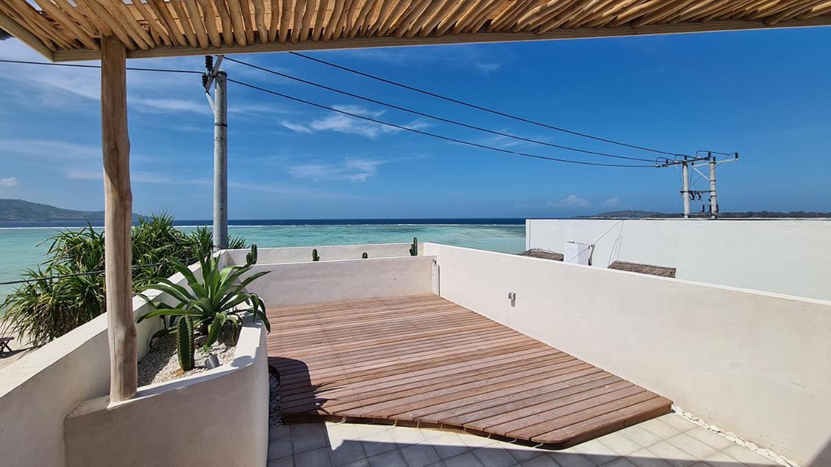 Shore Thing Gili Air Beachfront Apartment Ngoại thất bức ảnh